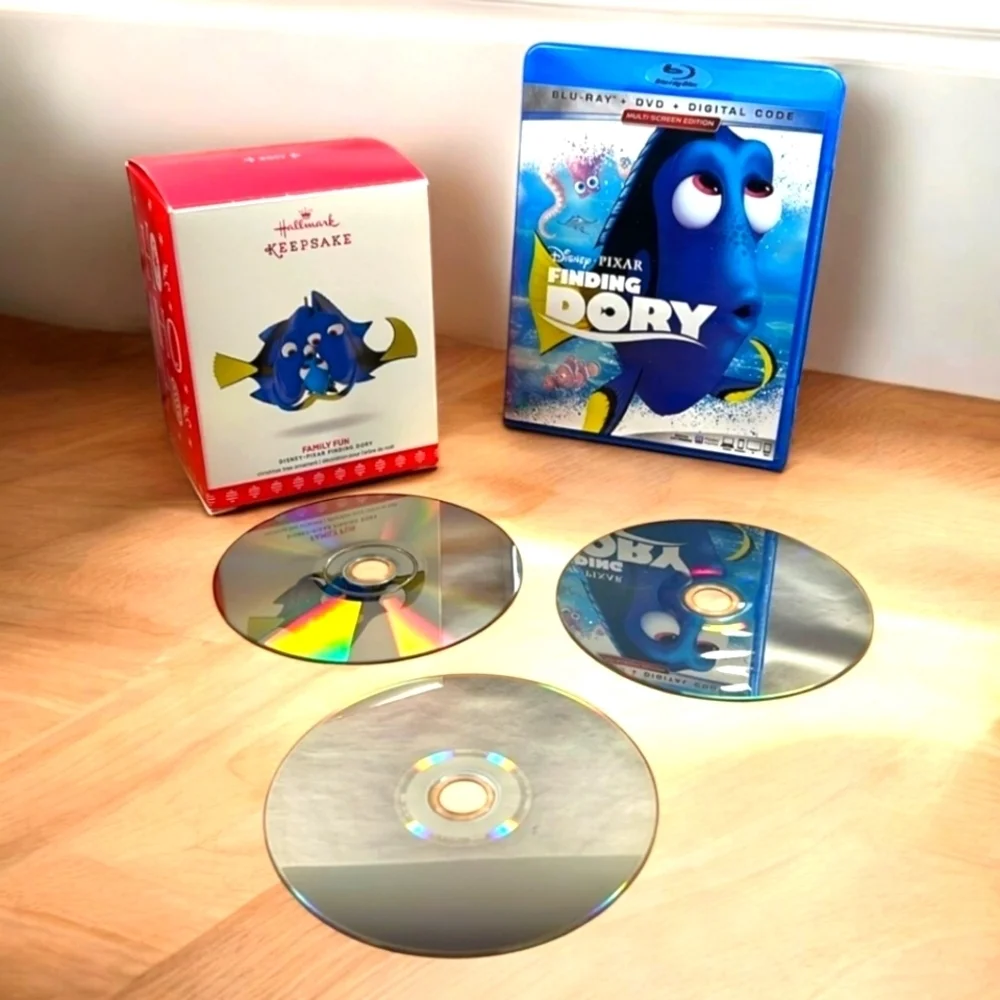 Disney Pixar Original Dory Xmas Tree Decor plus Movie Unboxed